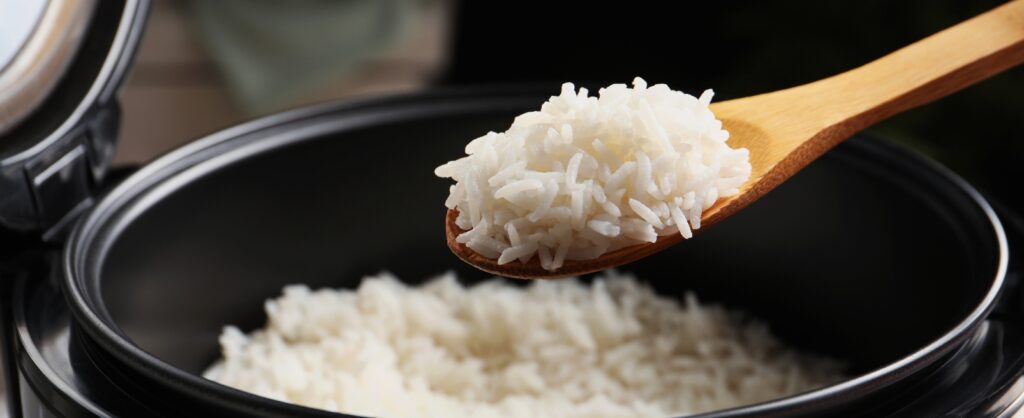 rijst uit rijstkoker 
